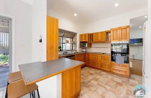 Tegerin House | Aircabin - Gorokan - Comfy - 4 Beds holiday House