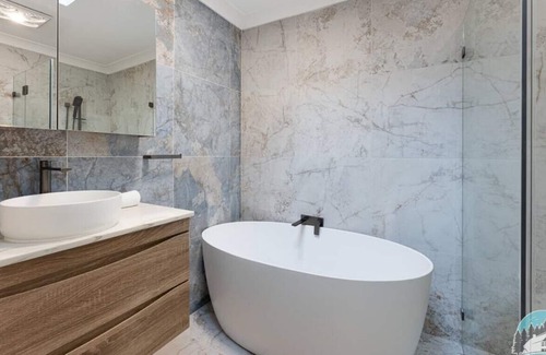 Cremorne House | Aircabin | Neutral Bay | Cheerful | 2 Beds House