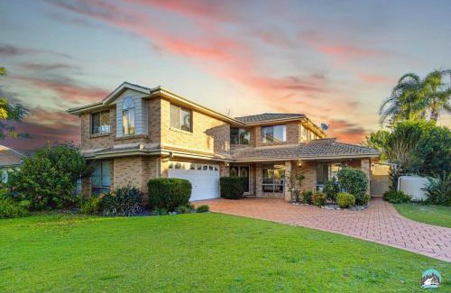 St Huberts Island House | Aircabin - Woy Woy - Water Front - 6 Beds Lux Home