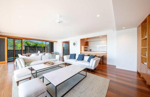 Airlie Beach House | Airlie Beach Marina-Front Luxury at 10 The Cove
