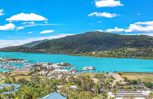 Airlie Beach Apartment | Airlie Beach Ocean Views & Resort Living @ 231