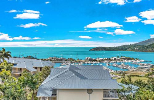 Airlie Beach Apartment | Airlie Beach Ocean Views & Resort Living @ 231