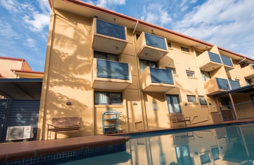 Hamilton Hotel | Airolodge International