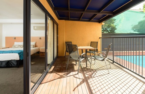 Hamilton Hotel | Airolodge International