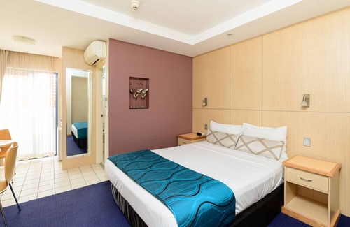 Hamilton Hotel | Airolodge International