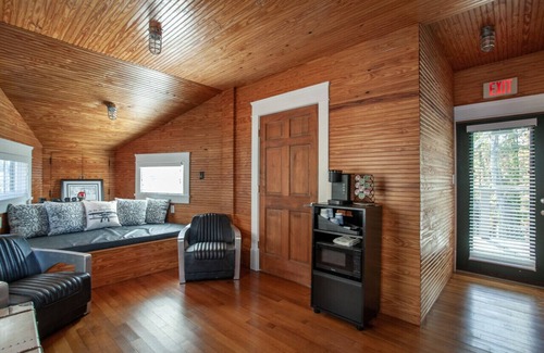 Knoxville House | Airplane Filling Station -Unique Stay in Knoxville
