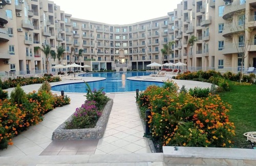Village Road Ski Chalet | Airport 2-bedroom chalet with WiFi, AC Red Sea ,Hurghada