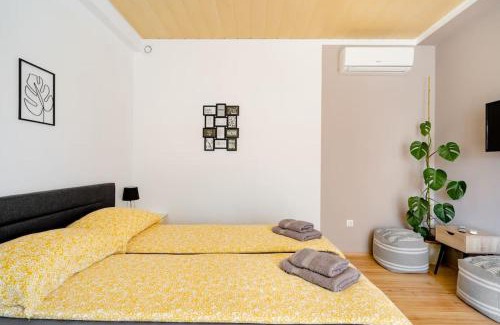 Cilipi House | Airport Garden Room