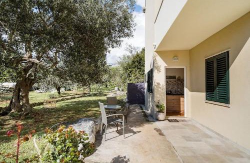 Cilipi House | Airport Garden Room
