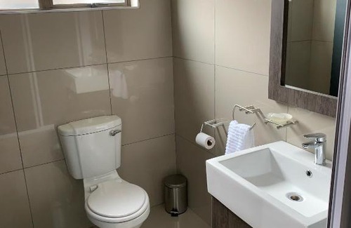Newcastle Cabin | Airport lodge Newcastle