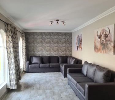 Kempton Park House | Airport Lodge OR Tambo