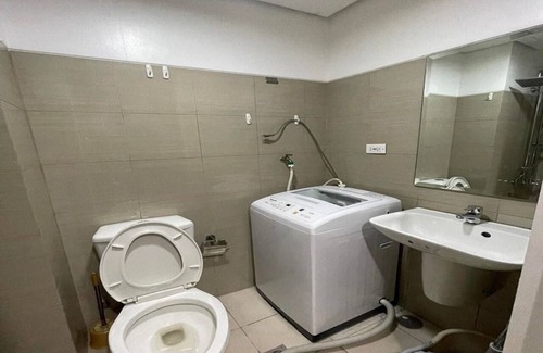 Pasay Hotel | Airport , Mall of Asia and Moa Arena Condo PICC and US Embassy Nearby