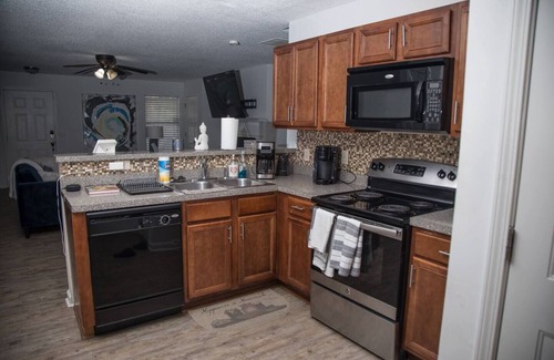 Southwestern House | Airport Retreat Stylish Townhome