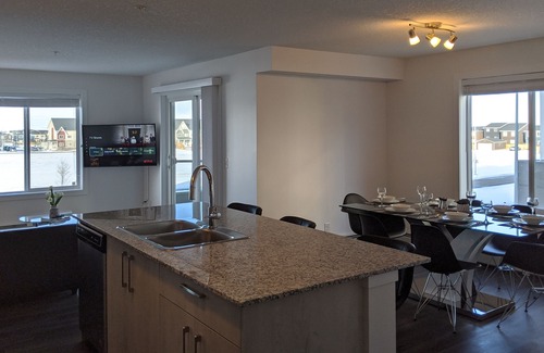 Calgary Apartment | Airport Retreat YYC✈️ 2BR+2Bath+Heated Parking+AC ❤️ Cleaned with disinfectant