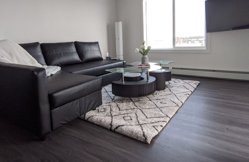 Calgary Apartment | Airport Retreat YYC✈️ 2BR+2Bath+Heated Parking+AC ❤️ Cleaned with disinfectant