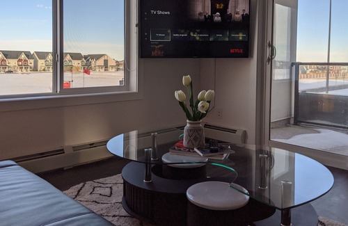 Calgary Apartment | Airport Retreat YYC✈️ 2BR+2Bath+Heated Parking+AC ❤️ Cleaned with disinfectant
