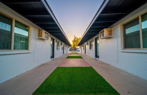 Riverside Apartment | Airport Studio near Mill Ave