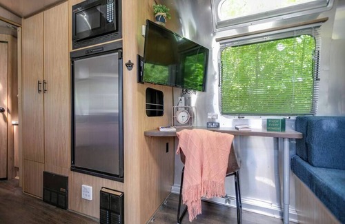 Franklin House | Airstream Camping Getaway in Liepers Fork