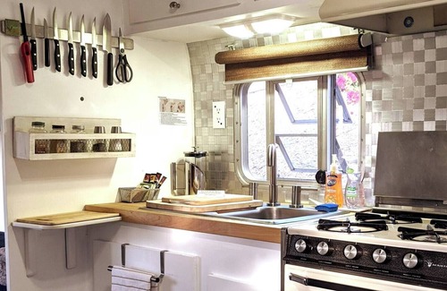 Spring Valley House | Airstream Retreat - Sauna + Hot Soaking Tub +Views