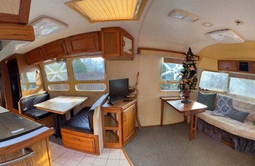 Lawton House | Airstream w flush toilet, city water, hot tub