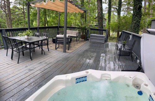 Eureka Springs Cabin | Airstream with Sunset Deck