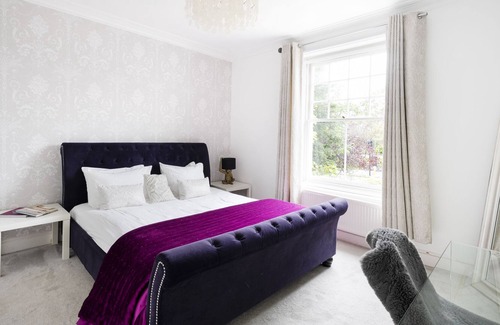 Hanham House | Airy and Bright - Superb Bristol Home With Garden