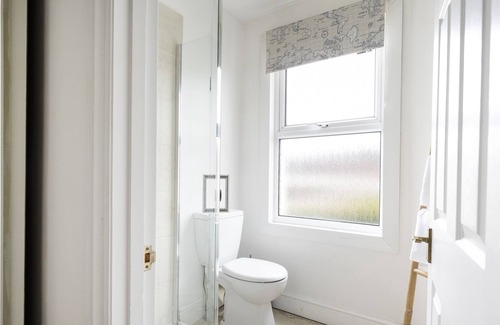 Hanham House | Airy and Bright - Superb Bristol Home With Garden