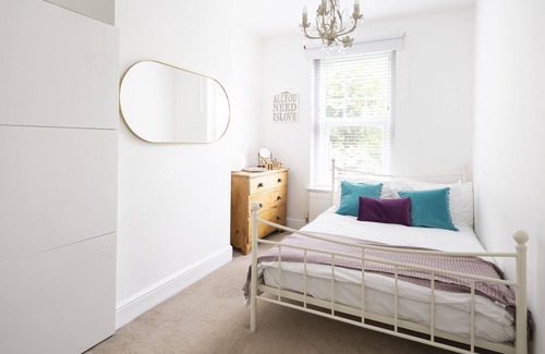 Hanham House | Airy and Bright - Superb Bristol Home With Garden