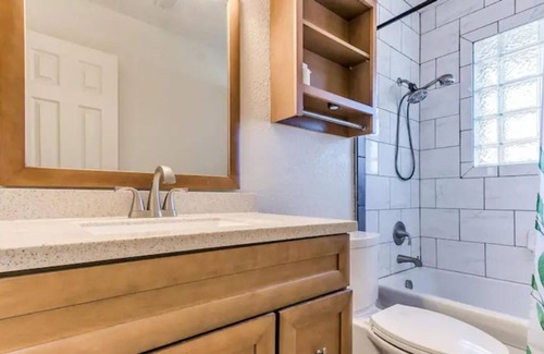 Broken Arrow Cottage | Airy & bright Broken Arrow cottage - fenced yard!