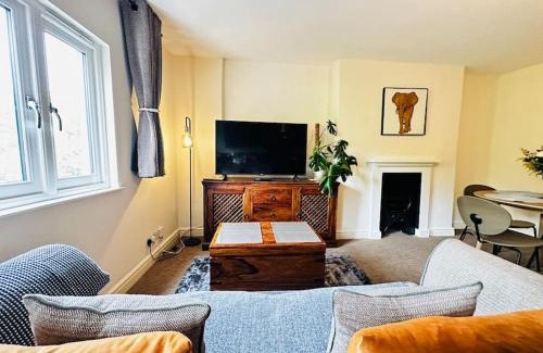 Bristol Old City Apartment | Airy central two-bed Suite