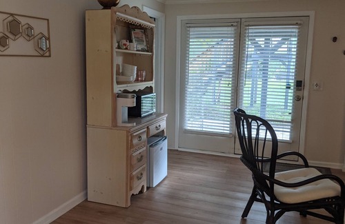 McMurray House | Airy Guest Suite in quiet neighborhood