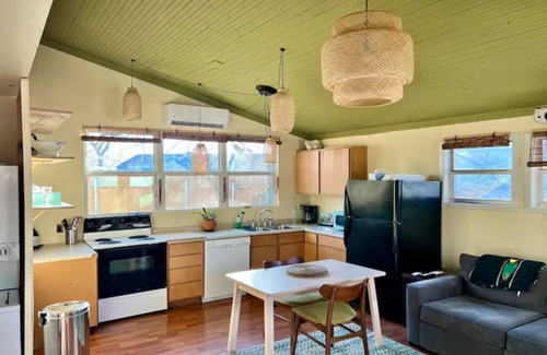 Highland House | Airy Guesthouse - Patio, W/D, Near Food/Shops, NEW