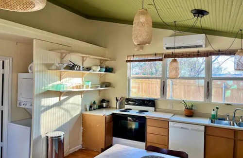 Highland House | Airy Guesthouse - Patio, W/D, Near Food/Shops, NEW