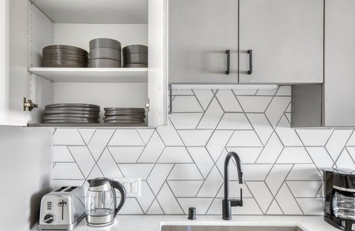 North Pine Apartment | Airy Long Beach Studio w/Pool & Gym, walk to Ocean Blvd, by Blueground