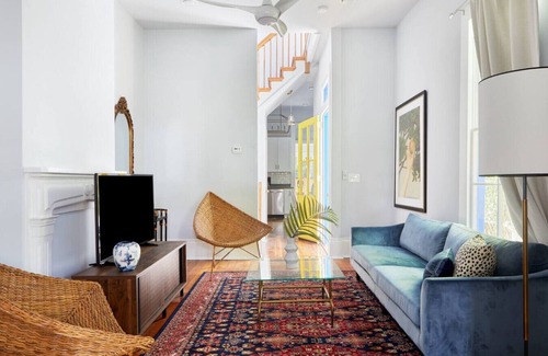 Uptown Historic District Apartment | Airy Magazine St Apt | Walk to Shops & Restaurants
