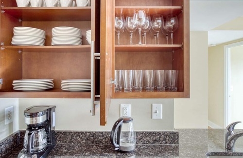 Mount Vernon Triangle Apartment | Airy Mount Vernon 2BR w/ W/D & Gym, near Chinatown, by Blueground