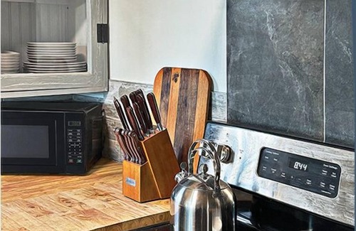 Sylva House | Airy mountain top retreat with world class views.