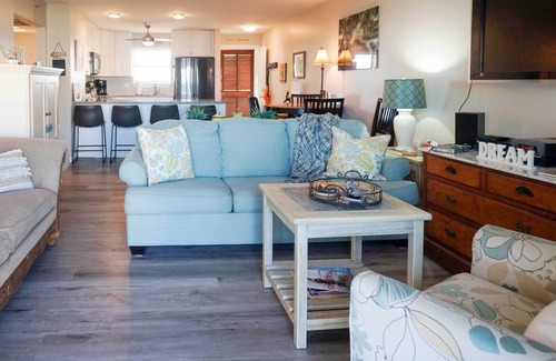 Sneads Ferry Condo | Airy Oceanfront Condo: Beach Views & Pool Access!