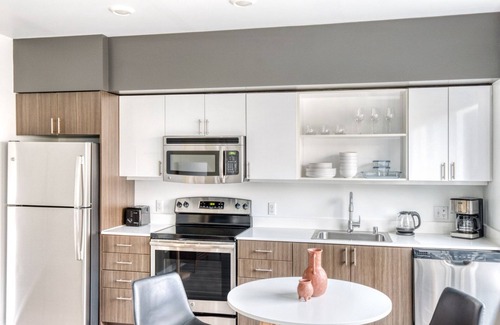 Overlake Apartment | Airy Redmond 1BR w/Gym & BBQ, nr Town Center, by Blueground