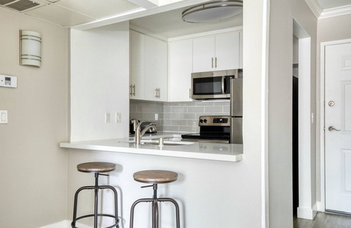 Warner Center Apartment | Airy Woodland Hills 1BR w/Pool & Gym, near Warner Center, by Blueground