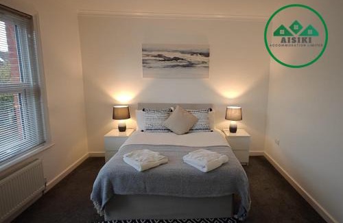 Watford Apartment | Aisiki Stays Apartments at Harwoods Road, Multiple 2-Bedroom, Pet-Friendly Flat, King or Twin or Double Beds, with Free Wi-Fi & Parking Space