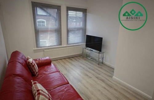 Watford Apartment | Aisiki Stays Apartments at Harwoods Road, Multiple 2-Bedroom, Pet-Friendly Flat, King or Twin or Double Beds, with Free Wi-Fi & Parking Space