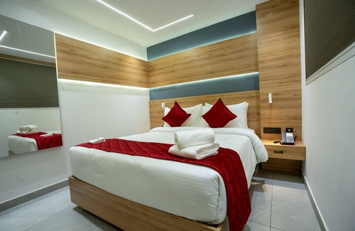 Alappuzha Hotel | AJ Palace