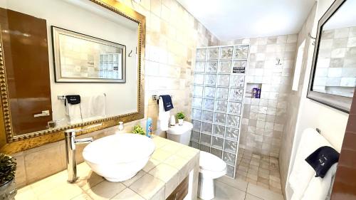 San Antonio Tlayacapan House | Ajijic Modern 1 Bedroom Home - Great Patio - Walk To Everything