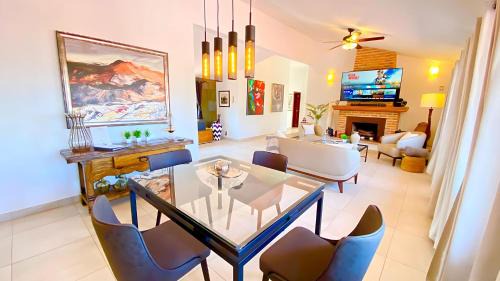 San Antonio Tlayacapan House | Ajijic Modern 1 Bedroom Home - Great Patio - Walk To Everything