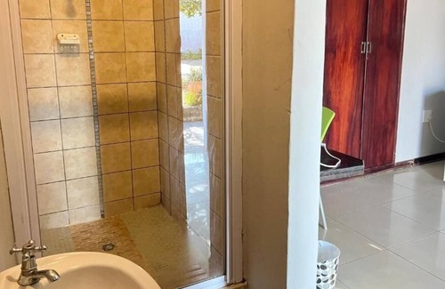 White River House | Akani Guesthouse