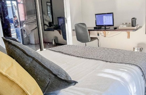 White River House | Akani Guesthouse