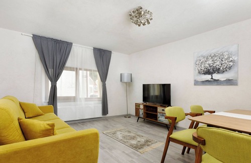 Brasov Apartment | Aki Junior Old Town Haven