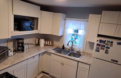 Akron House | Akron 4 Bed Victorian Home (2 king beds, 1 queen)