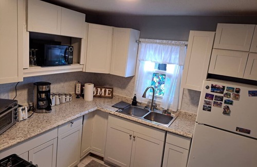 Akron House | Akron Budget Friendly 4 Bedroom